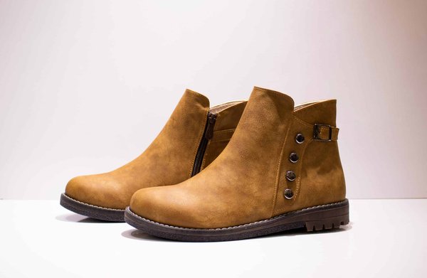 Quelle est la meilleure façon de porter des bottines à bout ouvert durant la mi-saison ?